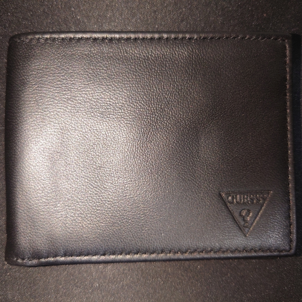 NEW Guess bifold wallet